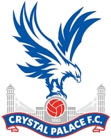 Crystal Palace Eagle duduk di atas bola